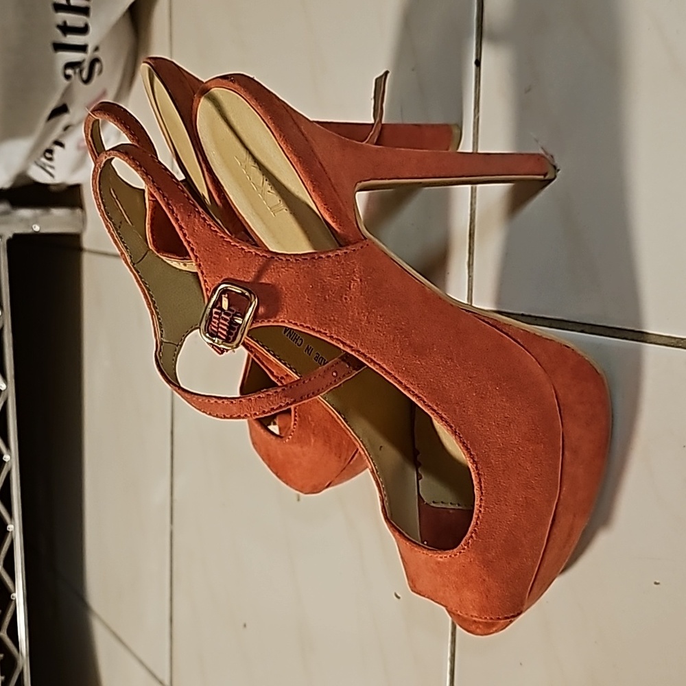 f21 peach Heels size 7